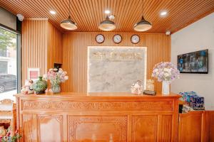 a room with a table with clocks on the wall at Hotel Hải Âu in Sầm Sơn