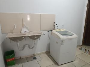 a bathroom with a sink and a toilet at Casa perto da Unemat in Cáceres