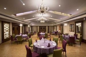 Restaurace v ubytování Purple Palms Resort & Spa