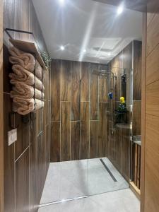 a bathroom with a shower with wooden walls at La Vie Est Belle climatisé à 5 min de la plage in Dunkerque +48 photos
