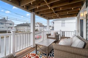 a porch with a table and chairs on a balcony at Salisbury Sol Pet Friendly Private Balconies in Salisbury