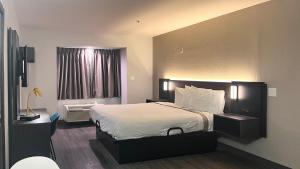 a hotel room with a bed and a window at Studio 6 Mobile AL in Mobile +32 photos