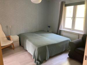 a bedroom with a bed and a chair and a window at Hus i Los in Los