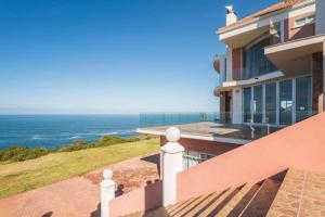 a house with a balcony with a view of the ocean at Rothman's Sea View in Pacaltsdorp