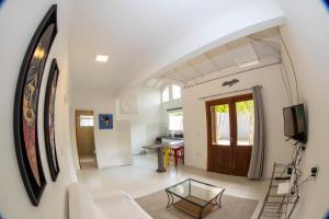 a living room with a white couch and a table at Hi Adventure in Florianópolis