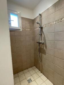 a bathroom with a shower with a window at Résidence de vacances avec piscine in Aiguèze +4 photos