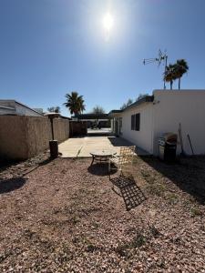 a patio with a picnic table and a building at Spring Training Special Comfy 3 Bedroom in Phoenix