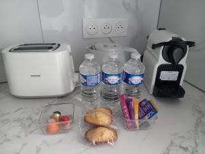 a counter with two bottles of water and some food at Le Petit Break - Strasbourg Gare - Petite France - Commerces à Proximité in Strasbourg