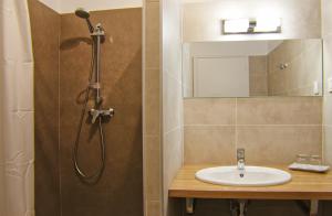 a bathroom with a sink and a shower at Hôtel restaurant Le Belvedere De Coti in Coti-Chiavari