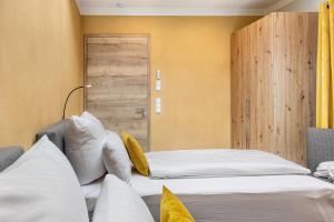a bedroom with two beds and a wooden door at Ferienhaus Milchstraße mit Sternenblick in Lochow