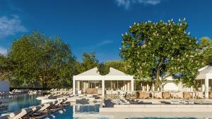 a swimming pool with lounge chairs and a resort at Resort Cupidon Neptun in Neptun