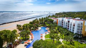 Luftaufnahme eines Ferienresorts und des Strandes in der Unterkunft Royal Decameron Salinitas - All Inclusive in Los Cóbanos