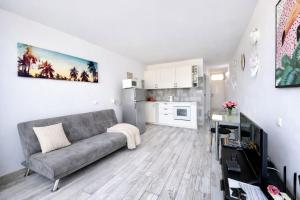 a living room with a couch and a kitchen at Oasis Costa del Silencio - Large Pool & Relax in Costa Del Silencio