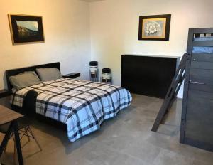 a bedroom with a bed and a ladder in it at La casa flores in Atlixco