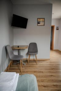 a room with a desk and a chair and a table at Zajazd Zachęta in Kamienna Góra
