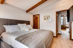 a bedroom with a large bed in a room at Modern Vail Village Mountain View Residence in Vail