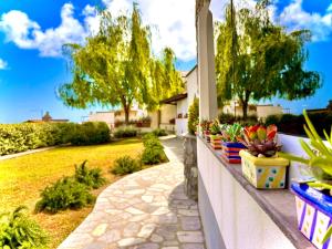 O grădină în afara Albadamare Boutique Hotel