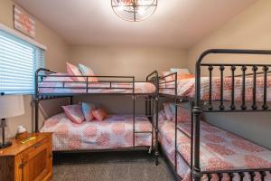 a bedroom with two bunk beds and a desk at Beach Bum Retreat in Cayucos