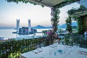 a table with wine glasses and a view of the ocean at Hotel Azimut in Sveti Stefan