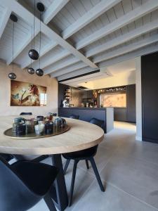 a dining room with a wooden table and chairs at Obobonne in Geraardsbergen