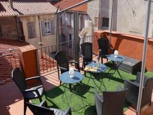 a patio with tables and chairs on a balcony at Le Jacuzzi Room in Perpignan +6 photos