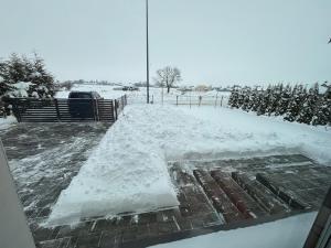 a pile of snow sitting on top of a sidewalk at Klimatyczny Dom in Zamość +23 photos