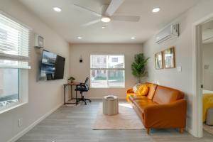 a living room with a couch and a tv at Great for Digital Nomads! Convenient Manteca Apt in Manteca