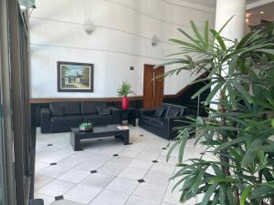 a lobby with couches and a table and plants at Ocean flat in Vila Velha