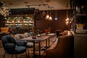 a restaurant with tables and chairs and a bar at Motel One Dublin in Dublin