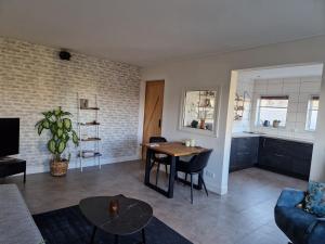 a living room with a table and a kitchen at Vakantiewoning "In Between" in Oostkapelle