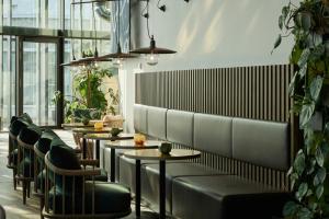 a row of tables and chairs in a restaurant at The Cloud One Düsseldorf-KöBogen in Düsseldorf +34 photos