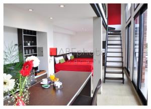 a living room with a red couch and a staircase at Apart Maral Zárate in Zárate