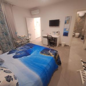a bedroom with a bed with a blue blanket on it at Bn'b Diva in Naples