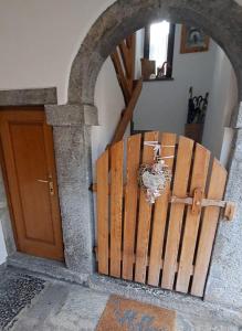 an archway with wooden doors in a room at Cjase Cumine in Lauco