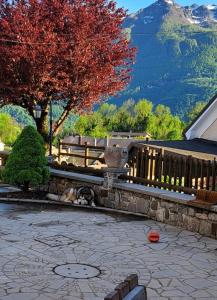 a park with a fence and a tree and a frisbee at Cjase Cumine in Lauco