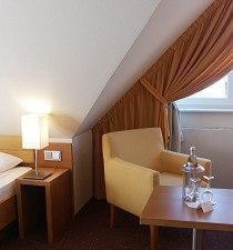 Postel nebo postele na pokoji v ubytování EWERTS Hotel
