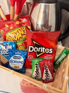a basket filled with chips and other junk food at Vila do Chaves Casa Seu Madruga 72 in Itajaí +10 photos