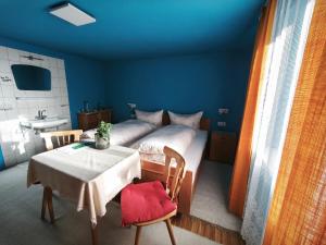 a bedroom with a bed and a table with a table and chairs at sonnberg in Ischgl