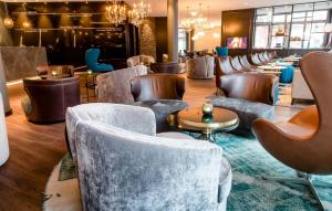 a lobby with a row of chairs and tables at Motel One Berlin-Bellevue in Berlin +34 photos