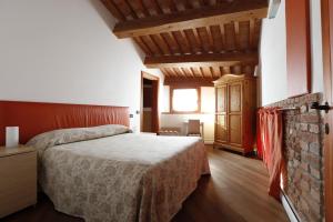 a bedroom with a bed in a room at Tenuta Maraveja 1462 in Brendola