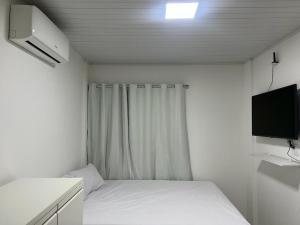 a white room with a bed and a television at Carnaval 2026 in Tamandaré +12 photos