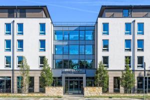 an office building with an under lease sign in front of it at Motel One Dresden-Palaisplatz in Dresden +46 photos