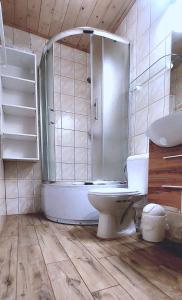 a bathroom with a shower and a toilet and a sink at AIDA Domki Letniskowe - domki 5 min od MORZA - Plac Zabaw & ANIMACJE dla DZIECI, ROWERY gratis dla Gości in Rewal +19 photos