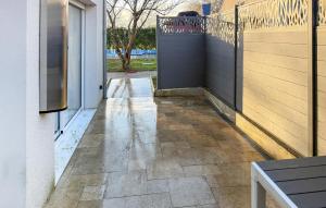 an outdoor patio with a stone floor and a fence at Studio Tout Confort in Fondettes