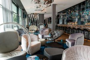 a waiting room with chairs and a bar at Motel One Stuttgart-Bad Cannstatt in Stuttgart +32 photos