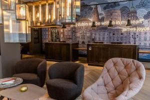 a waiting room with two chairs and a table at Motel One Dublin in Dublin