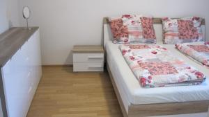 Posteľ alebo postele v izbe v ubytovaní Apartment with parking on premise