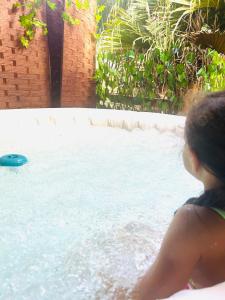 a young girl in a swimming pool with a frisbee at Escale verdoyante in Petit-Bourg