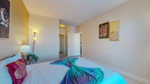 a bedroom with a bed with colorful pillows on it at Great Charming stay in Stamford