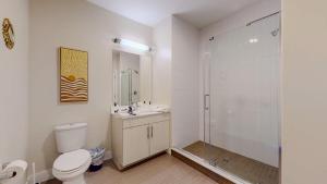a bathroom with a shower and a toilet and a sink at Great Charming stay in Stamford +21 photos